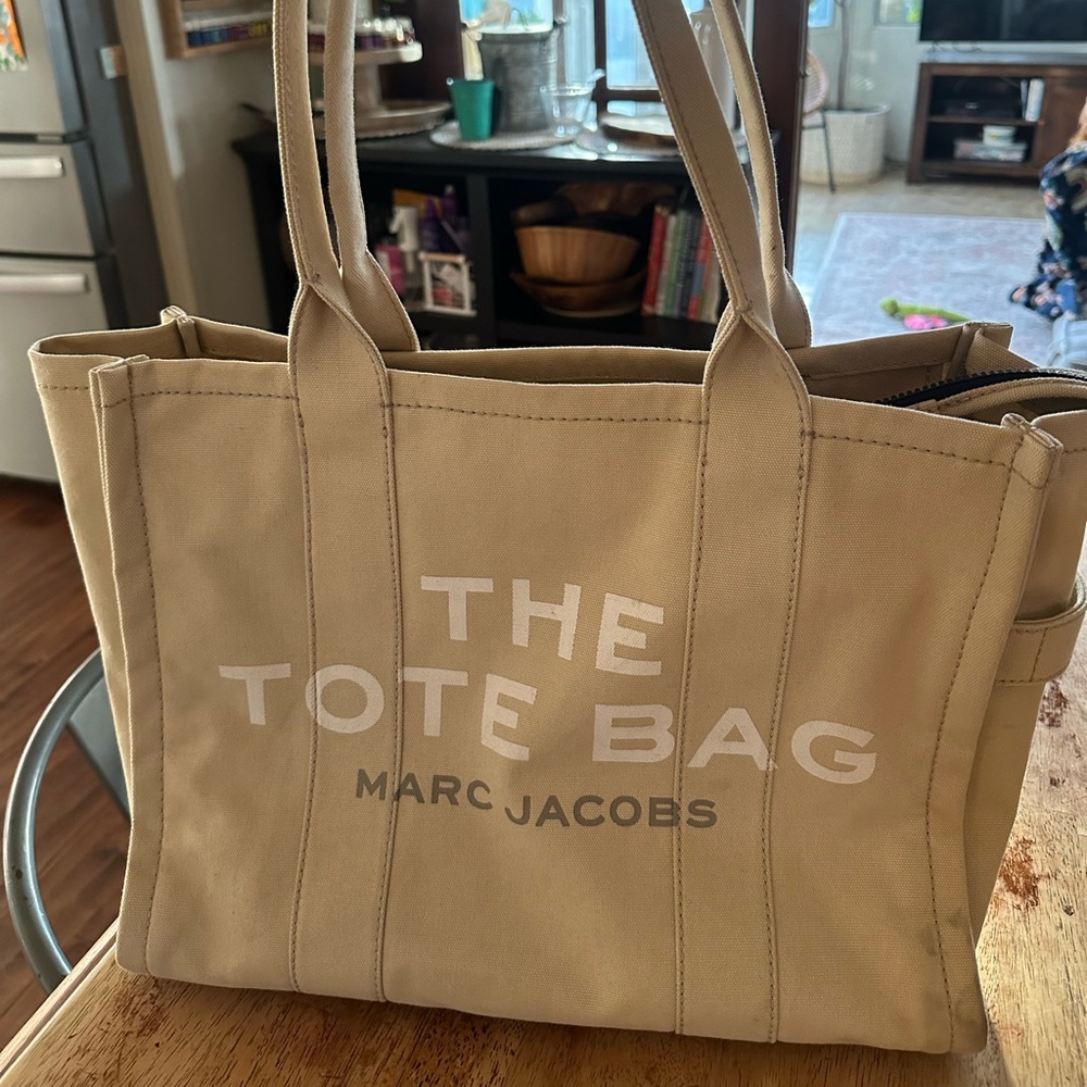 Marc Jacobs THE TOTE BAG-authentic